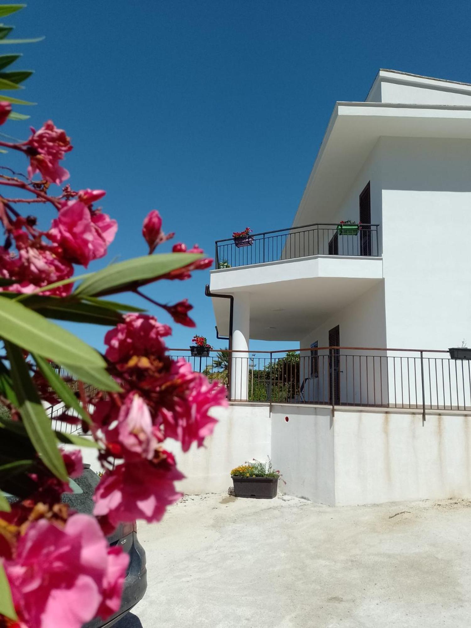 Granatelli Holiday Home Altavilla Milicia Luaran gambar